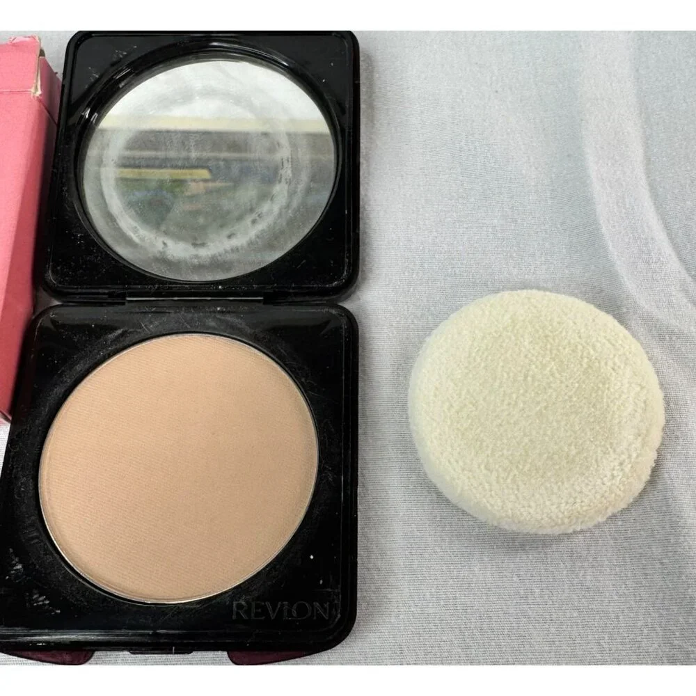 Vtg Revlon Love Pat Moisturizing Pressed Powder W/ Puff 4 Oz Translucent Natural
